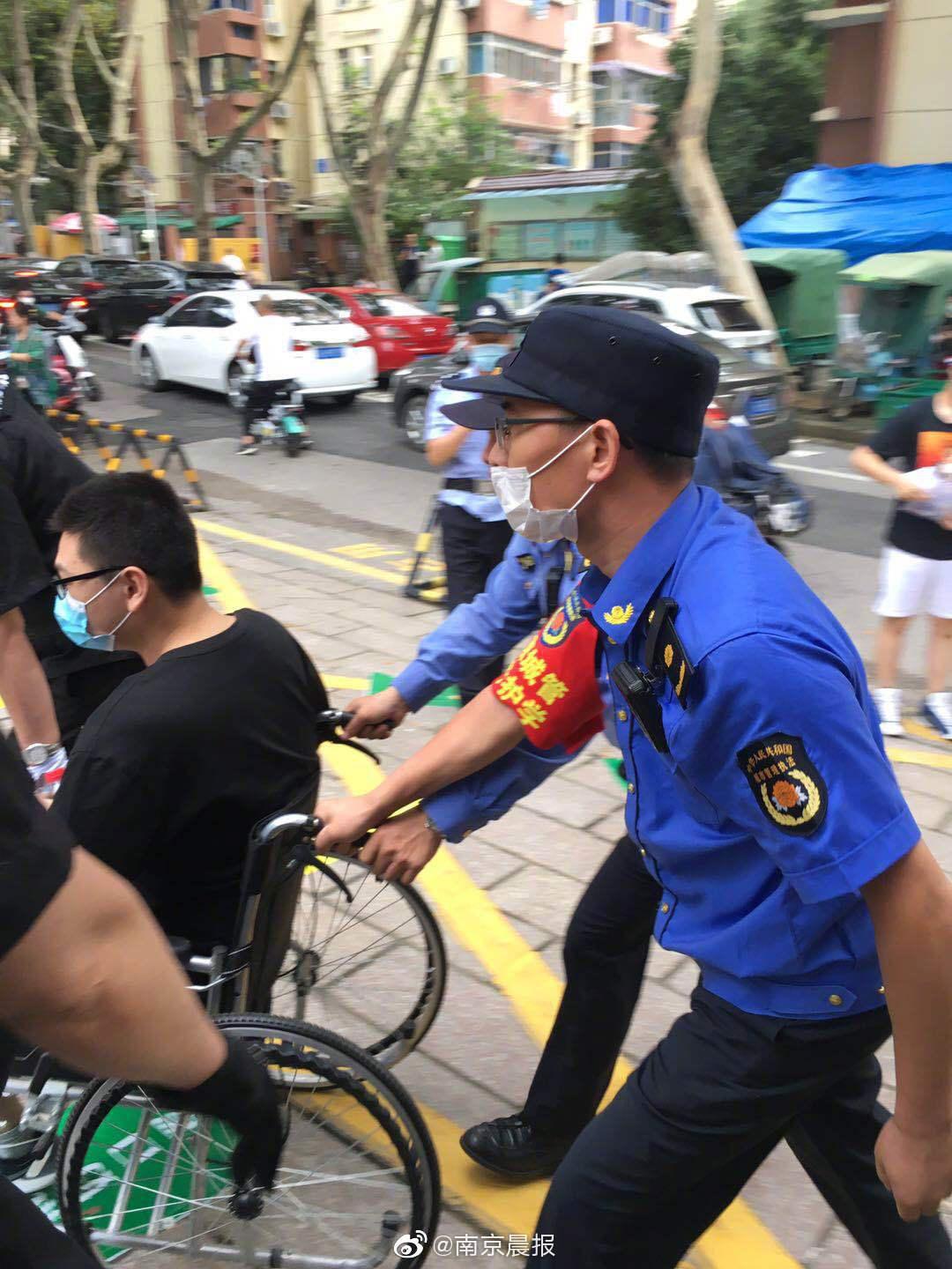 窗口期体能课后，新奥尔良鹈鹕回应争议备战德国杯，球迷炸锅，临场指挥获称赞的简单介绍