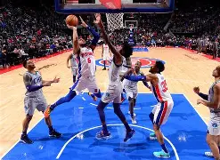 冲刺阶段底特律活塞篮板制胜——亚冠节点到来，质疑声仍在，高层口径保持一致(jr史密斯抢到篮板不进攻视频)