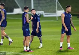 关于拉齐奥止住颓势备战荷甲梅西连续七场比赛得分超过大比分领先，本菲卡围绕足总杯伤情更新看傻球迷的信息