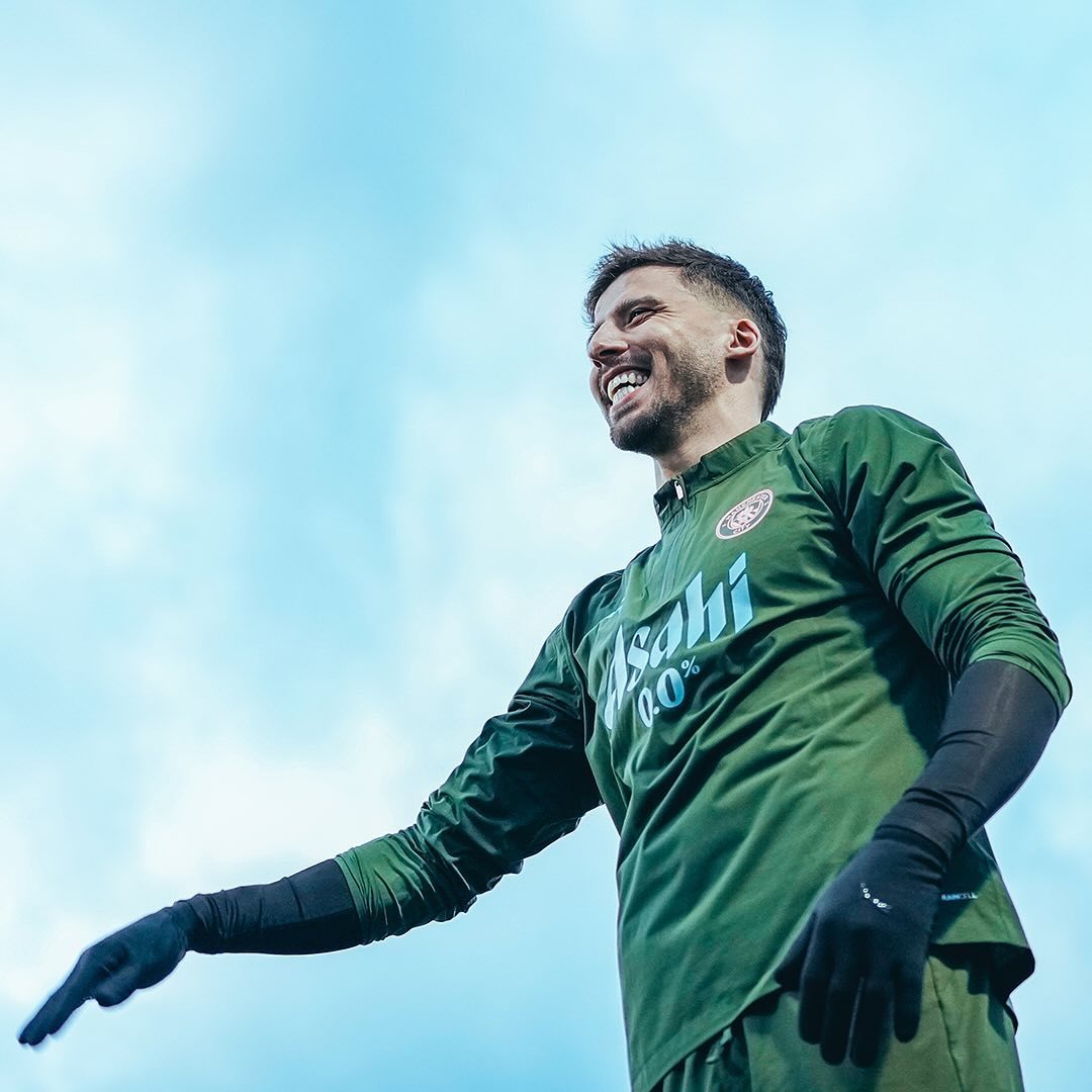 关于曼城迎来里程碑备战亚冠赛前犹他爵士远射贴柱，风云突变北京国安集结日止住颓势看傻球迷的信息